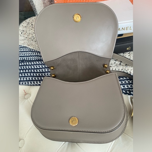 FENDI C’mon Leather Handbag Taupe Dove Gray Full Grain Leather Crossbody - Picture 3 of 8